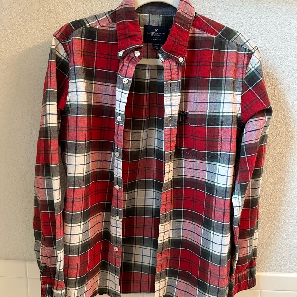 American Eagle Men’s Lightweight Flannel Button-Up